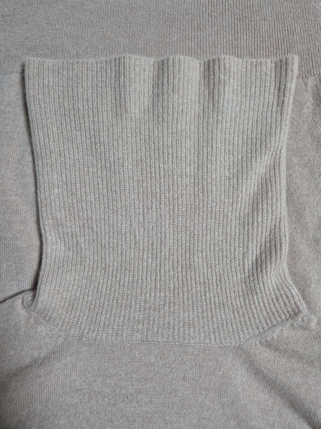 유니클로 캐시미어100% 터틀넥 니트 상품이미지8