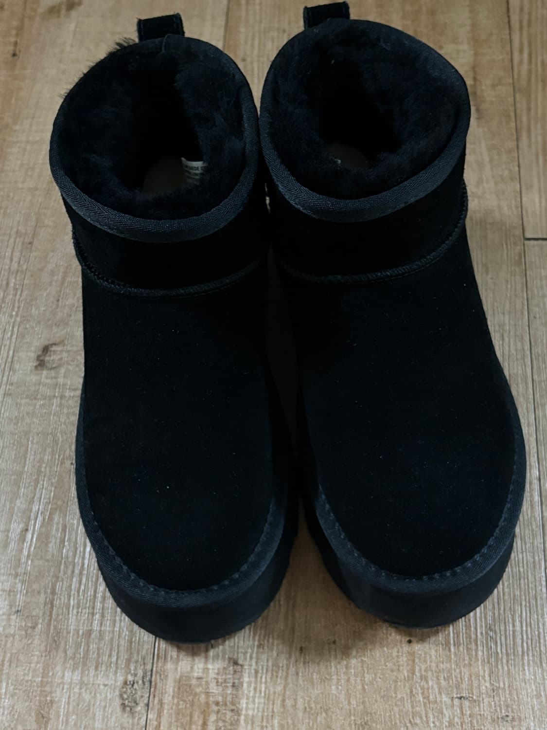 어그 플랫폼 블랙 제니 착용 상품이미지1