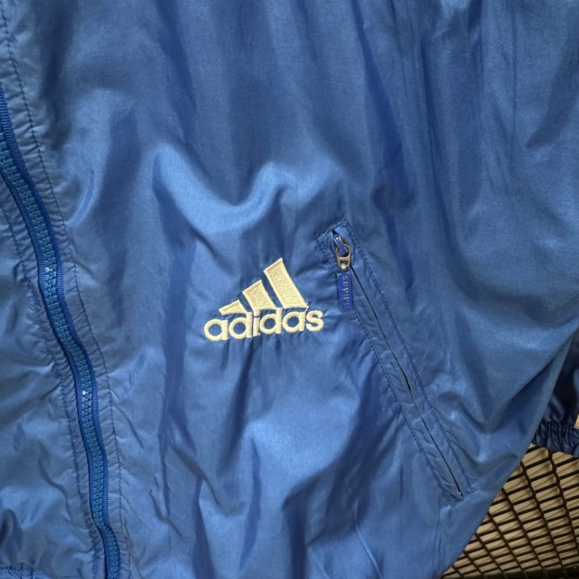 90s 아디다스 올드스쿨 바람막이 전면 하단 로고 포인트 블루 화이트 상품이미지5