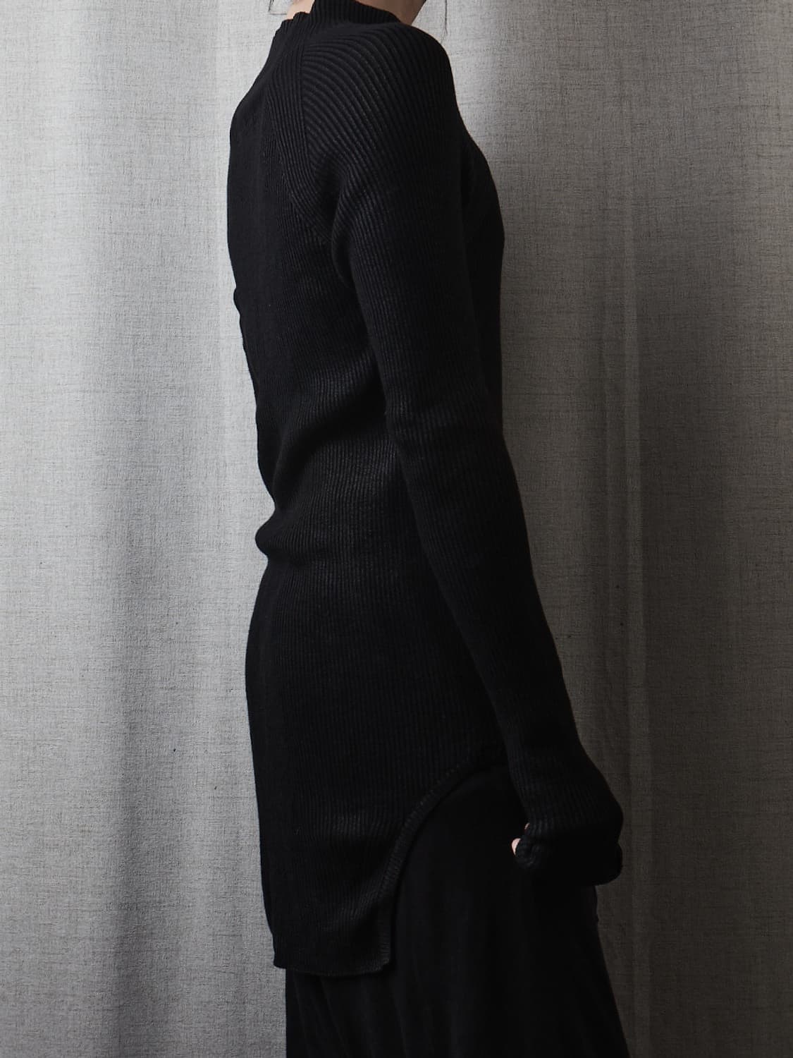 Julius FW2024 코팅 울 니트 탑 상품이미지8