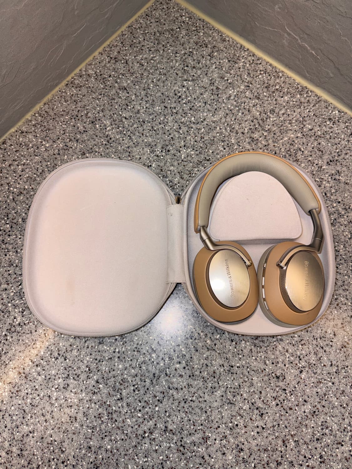 Bowers & wilkins PX8 상품이미지1