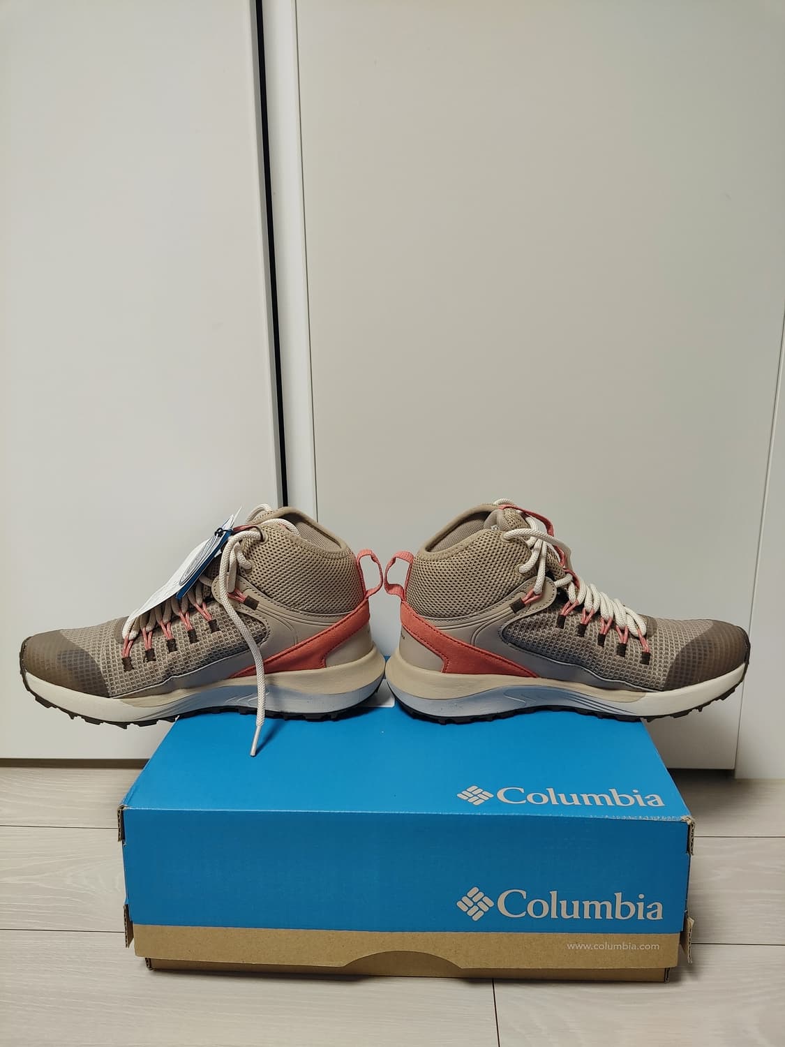 새상품 컬럼비아 트레킹화 상품이미지4