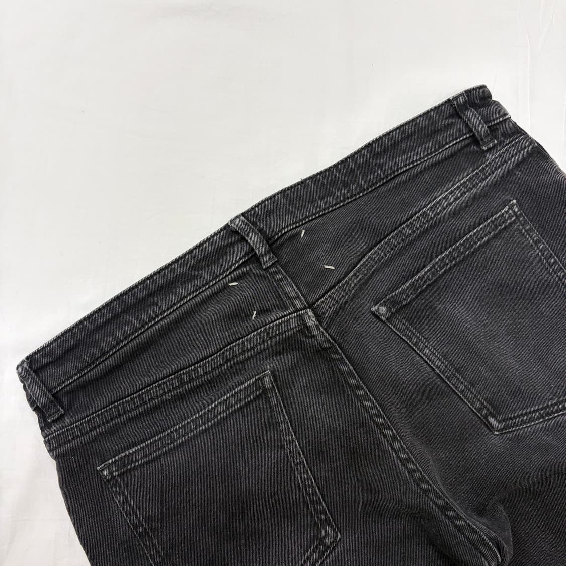 16ss 메종 마르지엘라 10번라인 존 갈리아노 백스티치 블랙 데님 팬츠 상품이미지1