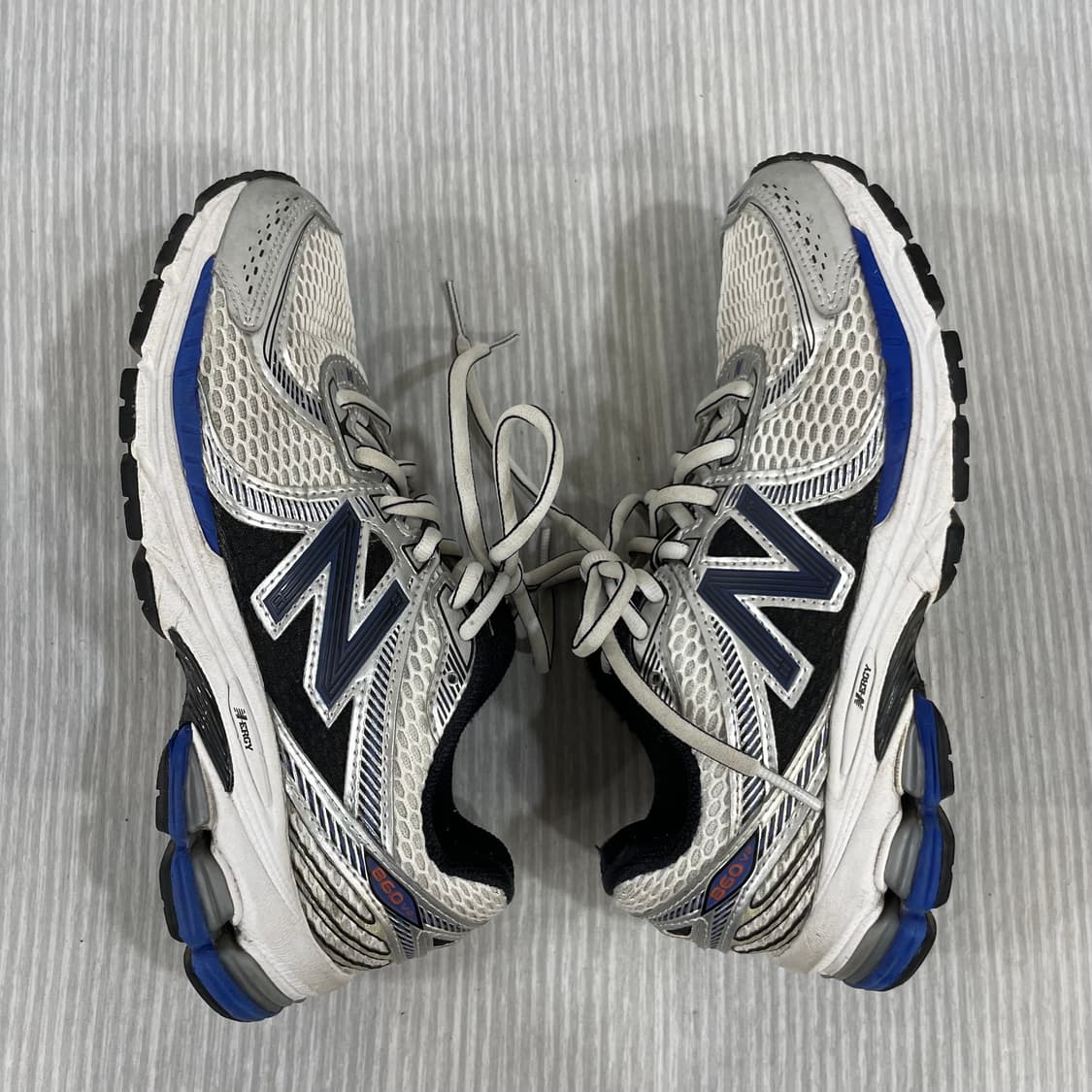 757) 뉴발란스 860v2 메탈릭 실버 225mm 상품이미지6