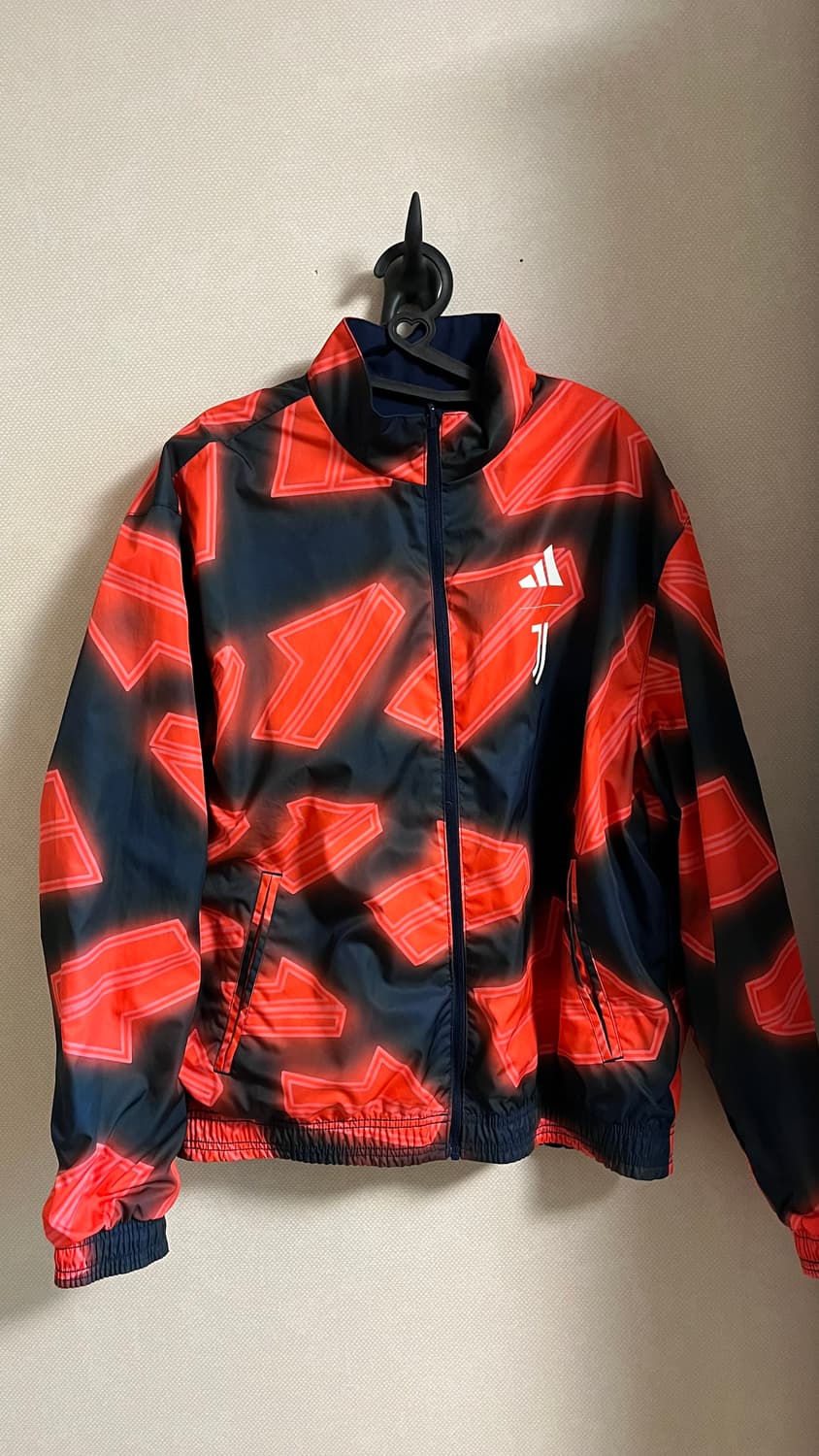 아디다스 유벤투스 앤섬 리버시블 자켓 상품이미지5