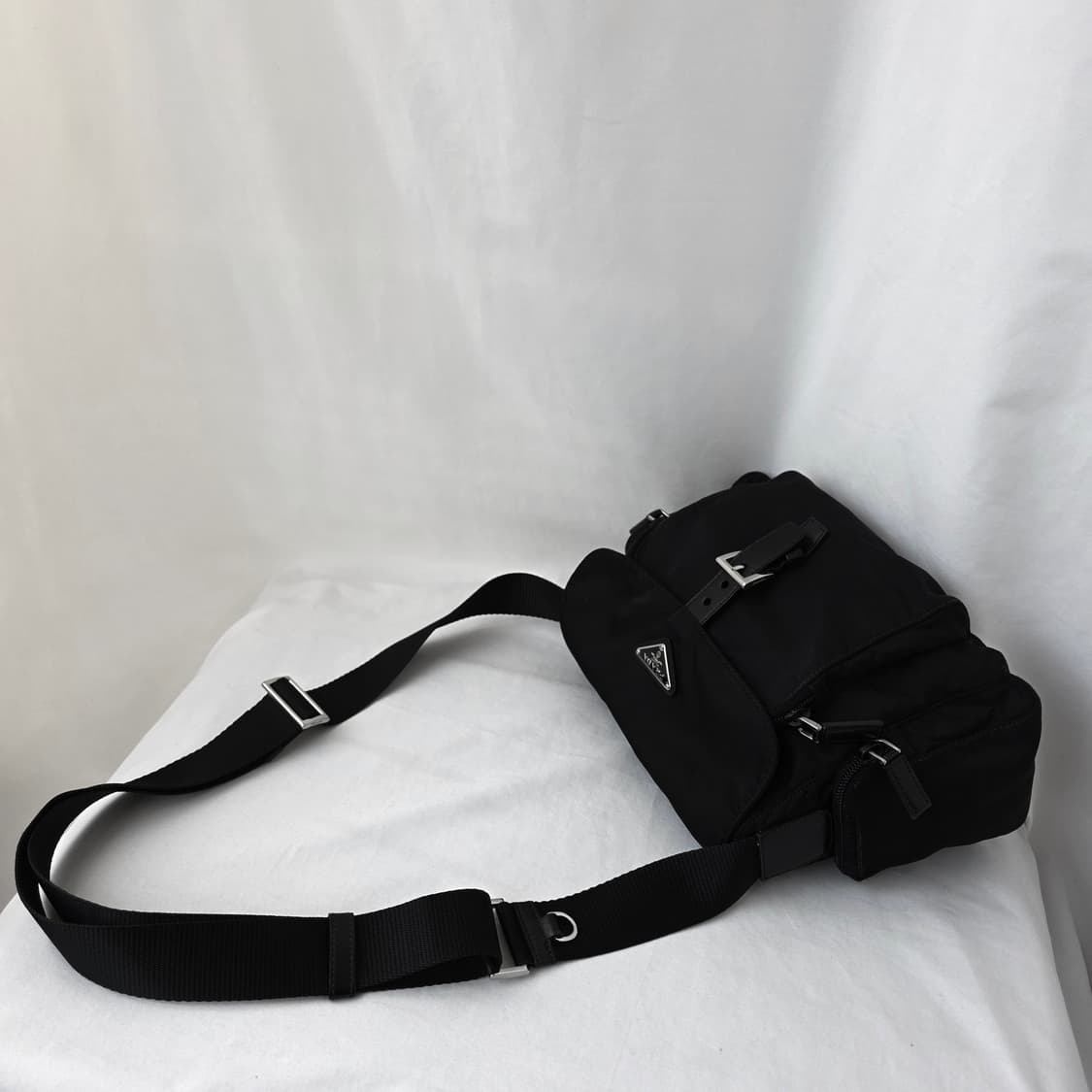 [정품 PRADA] 프라다 사이드 투포켓 나일론 크로스백 남녀공용 상품이미지3