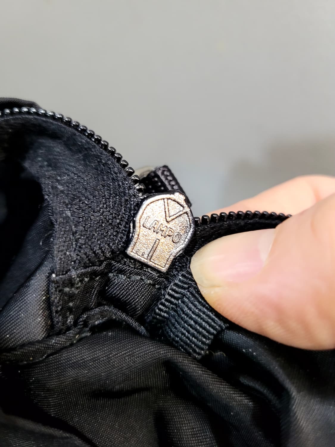 정품 프라다 포코노 나일론 V136 백팩  상품이미지9