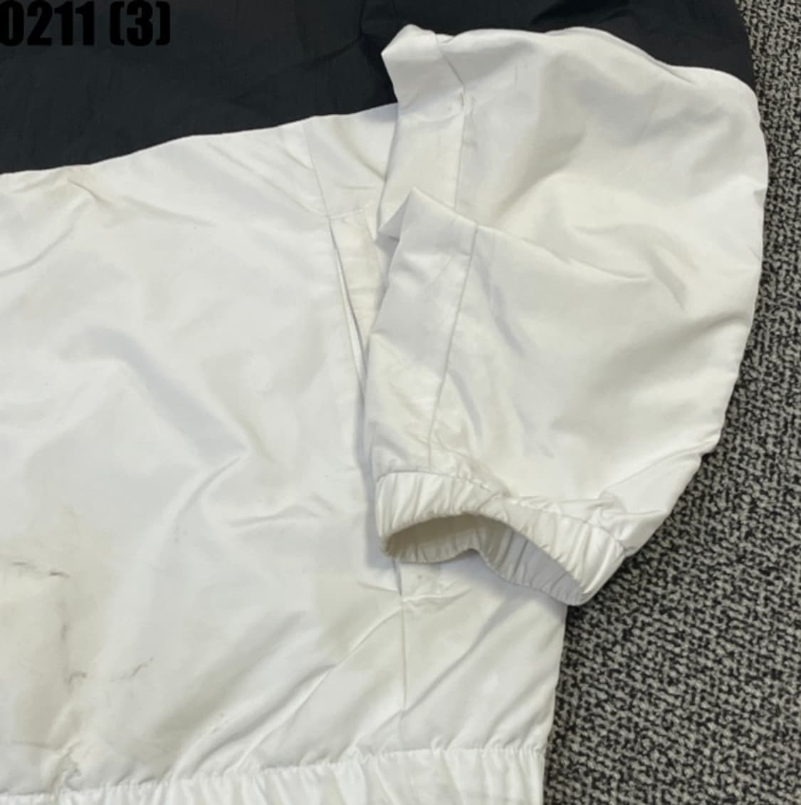 데상트 바람막이 자켓 상품이미지3