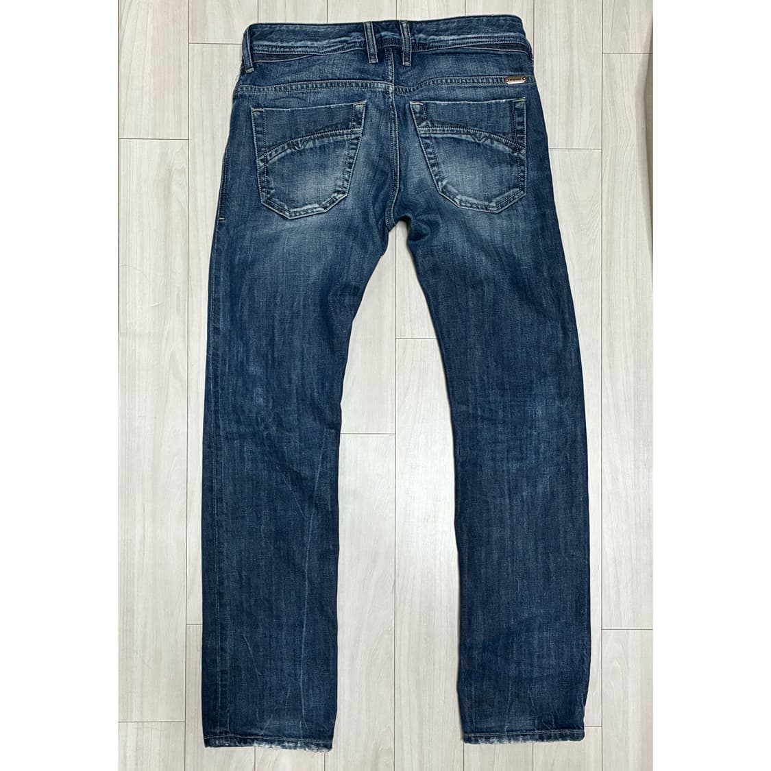 디젤 로우라이즈 데님 워시두 팬츠 스트레이트핏 상품이미지2
