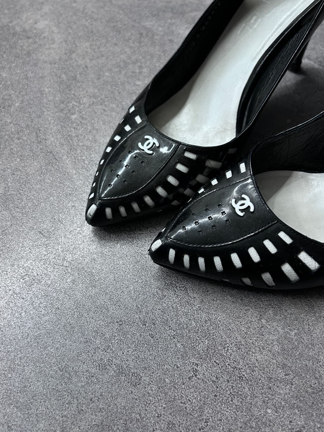 샤넬 에나멜 슬링백 힐 상품이미지4