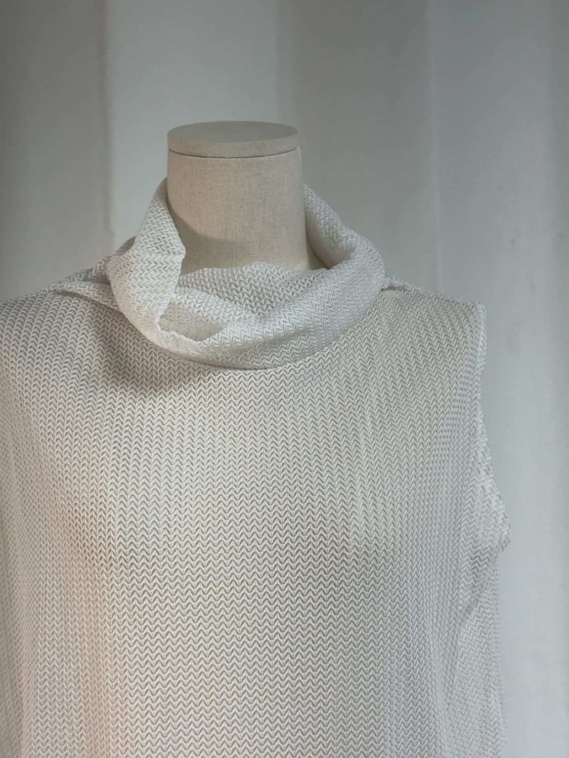Mesh Knit Sleeveless Long Top 상품이미지4