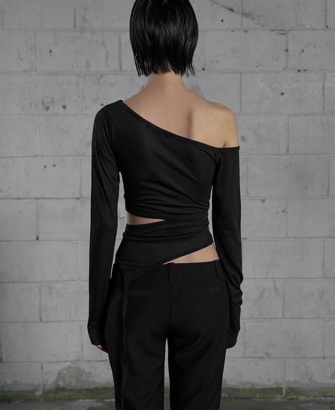 (새제품) 보헤미안서울 시스루 컷아웃 슬리브 블랙 상품이미지2