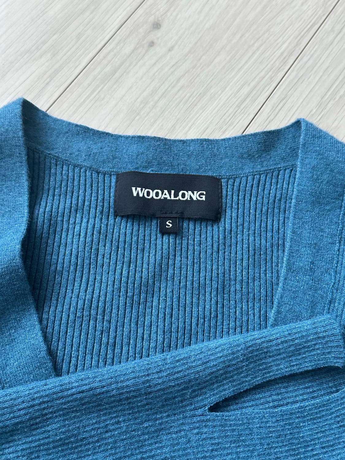 우알롱 V넥 슬림 니트 카디건 BLUE S 사이즈 새상품 상품이미지2