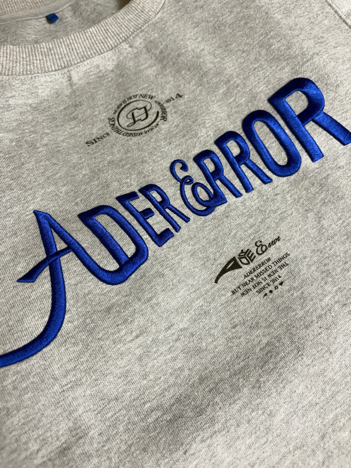 아더에러 베리프 로고 스웨트셔츠 그레이 상품이미지4