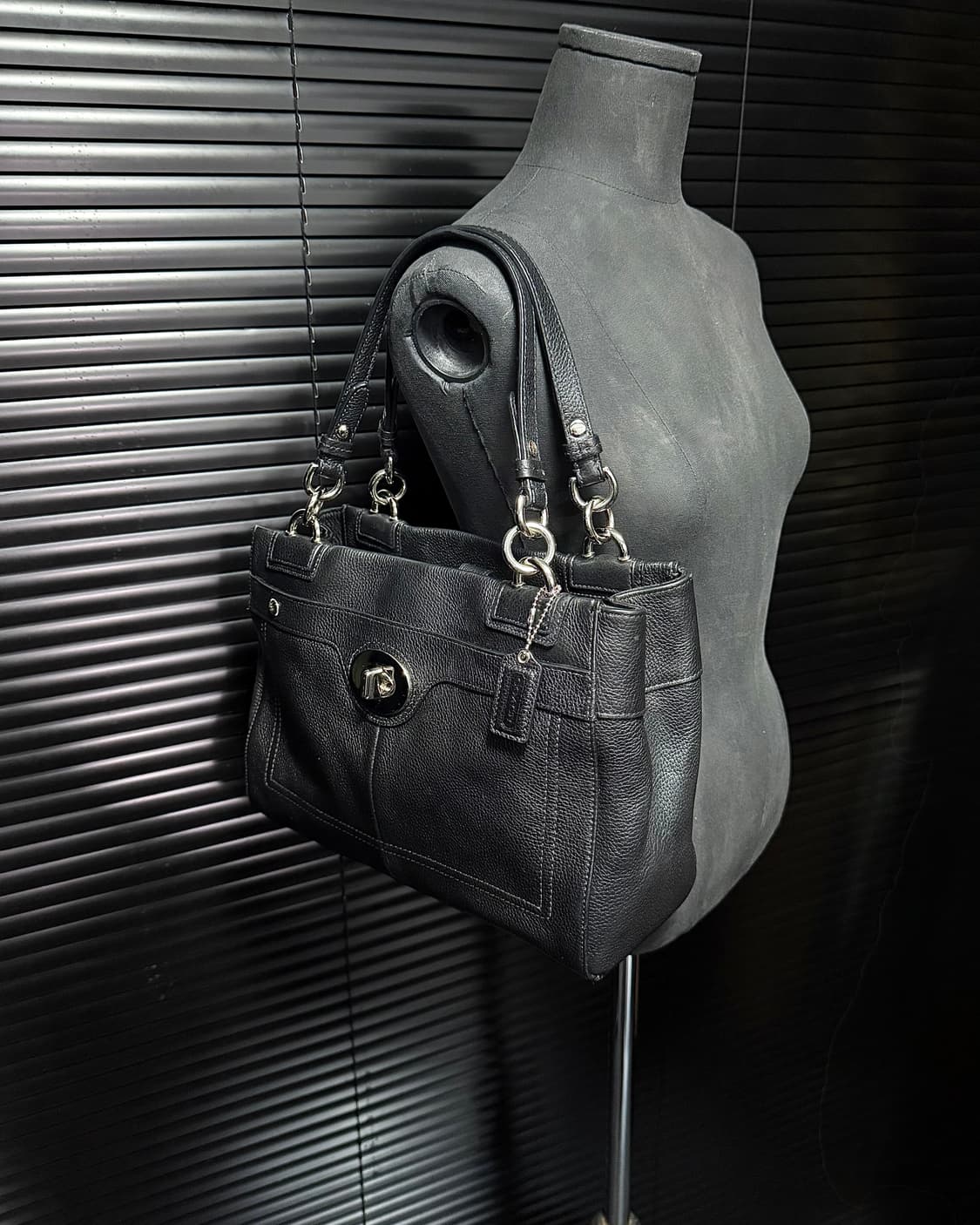 코치 체인 가죽 블랙 숄더 사첼백 핸드백 토드백 첼시백 락 시크 고스펑크 상품이미지1