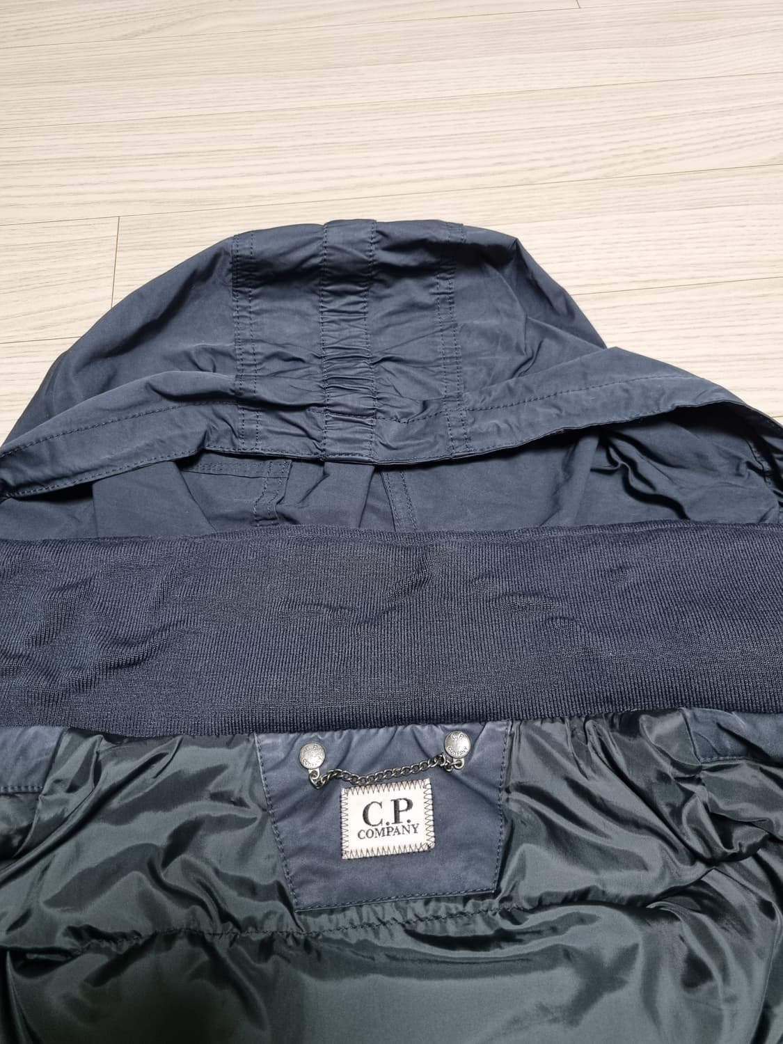 cp컴퍼니 패딩 봄버자켓 상품이미지4