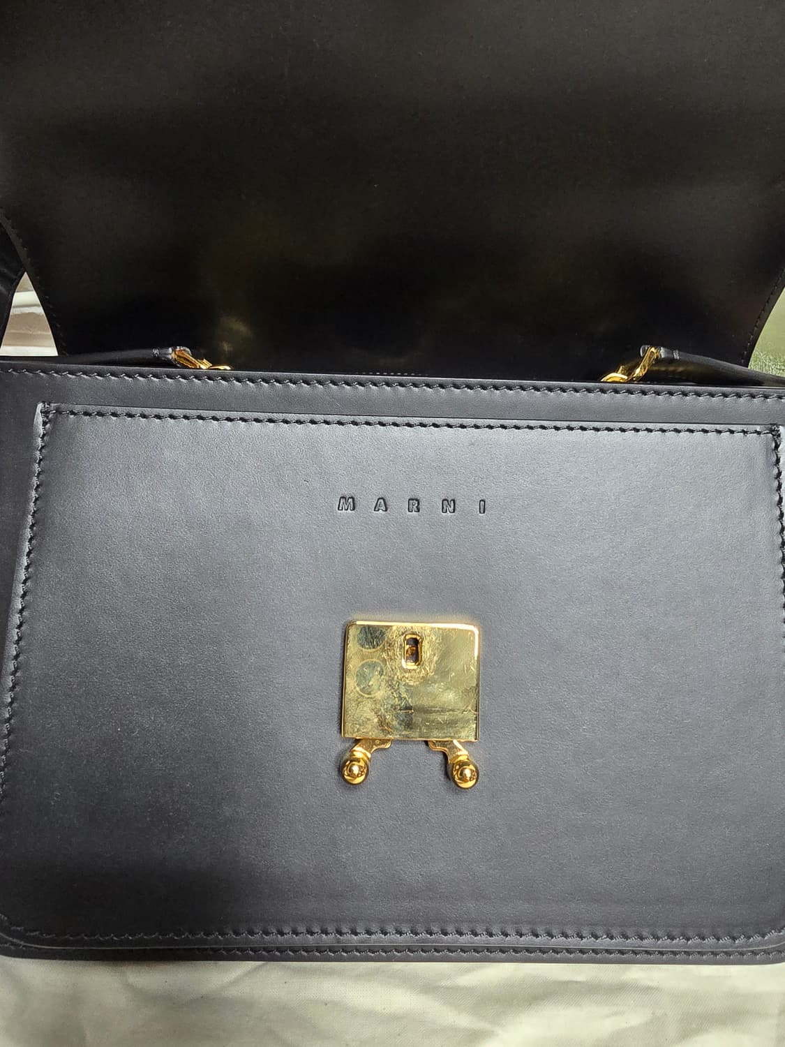 마르니 트렁크백 미듐 블랙 카프스킨.새상품 상품이미지4