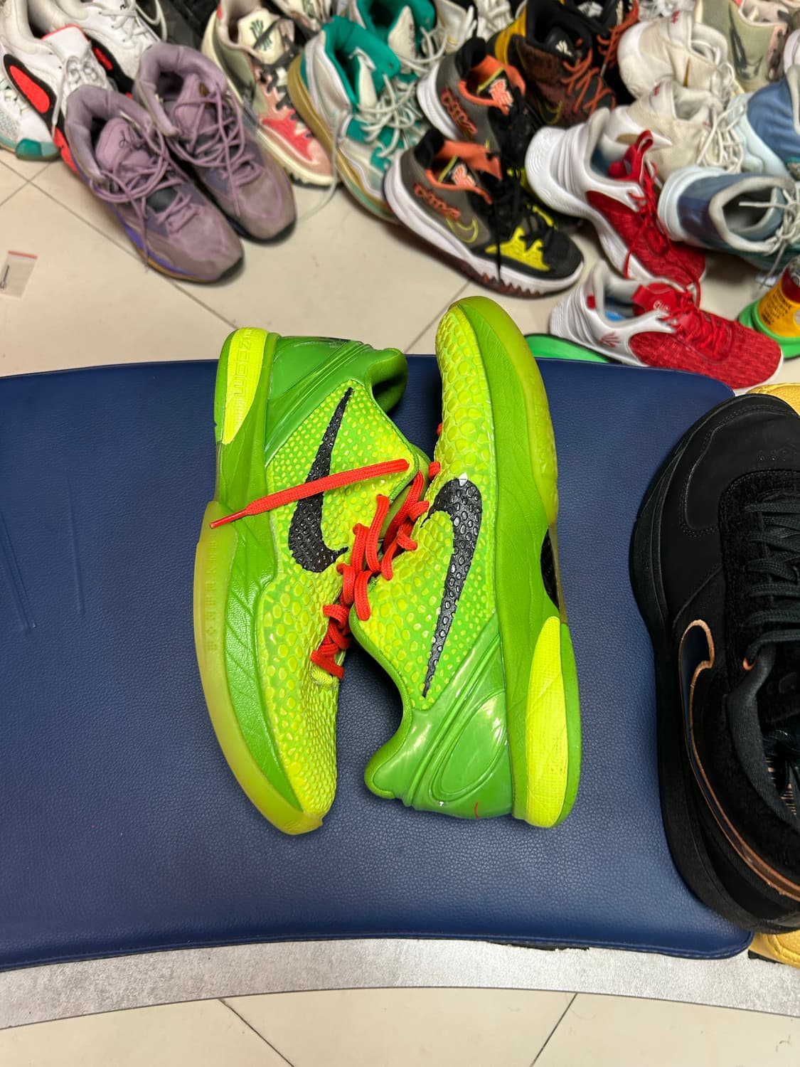 코비 6 그린치 상품이미지5