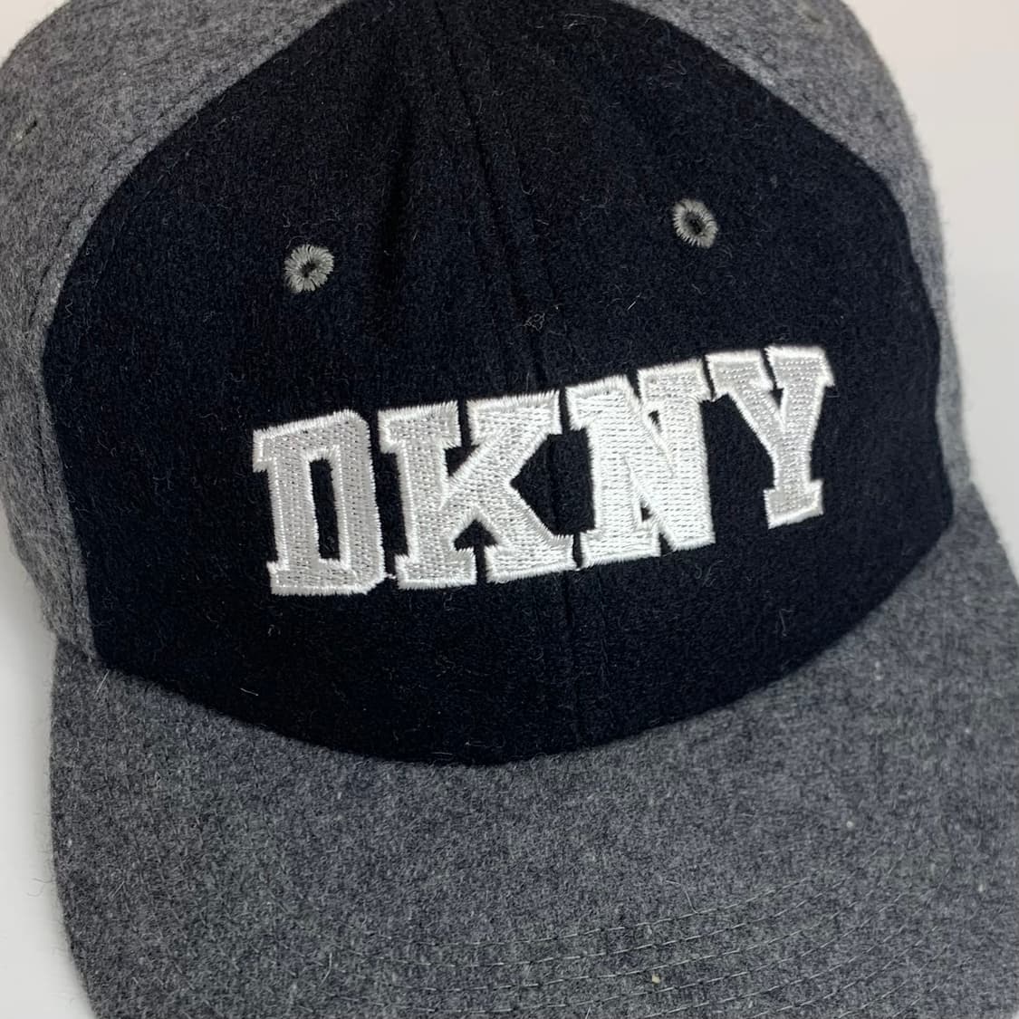 90s usa dkny 로고 투톤 캡 상품이미지2