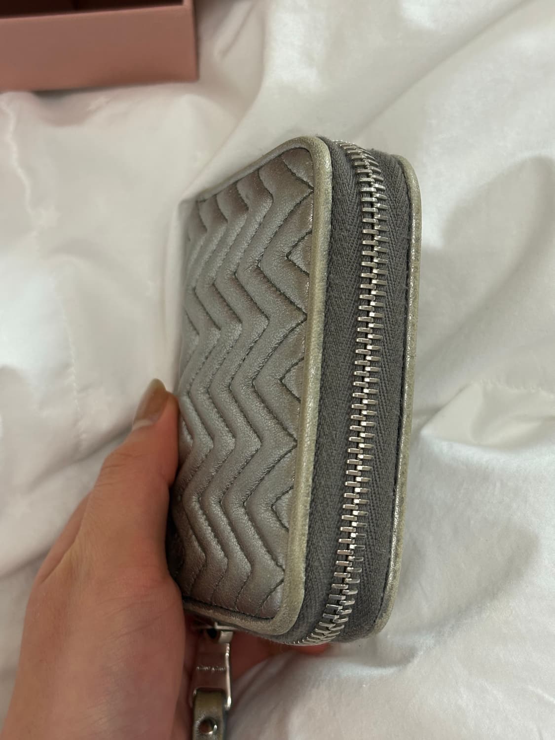 미우미우 마쎄라테 나파 지갑 지퍼돌이 실버 상품이미지5