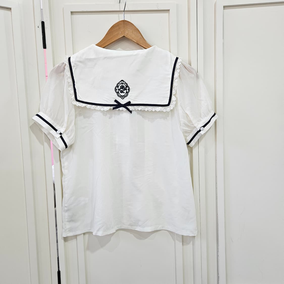 (Axes Femme Poetique)세일러카라 리본 프릴 블라우스 상품이미지6