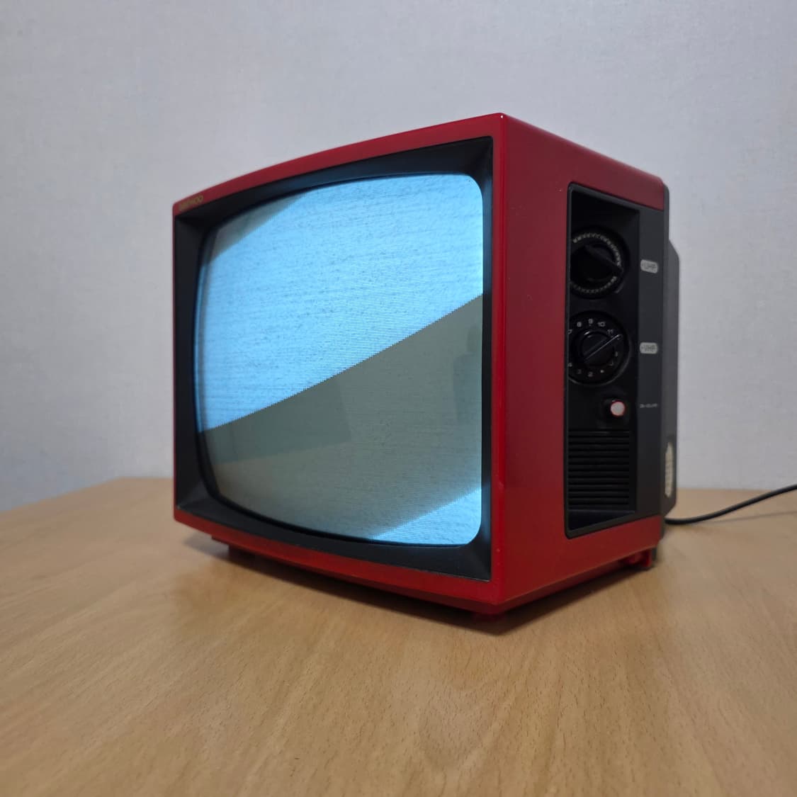 1990년 대우 빨간색 빈티지 흑백TV 희귀템 상품이미지2