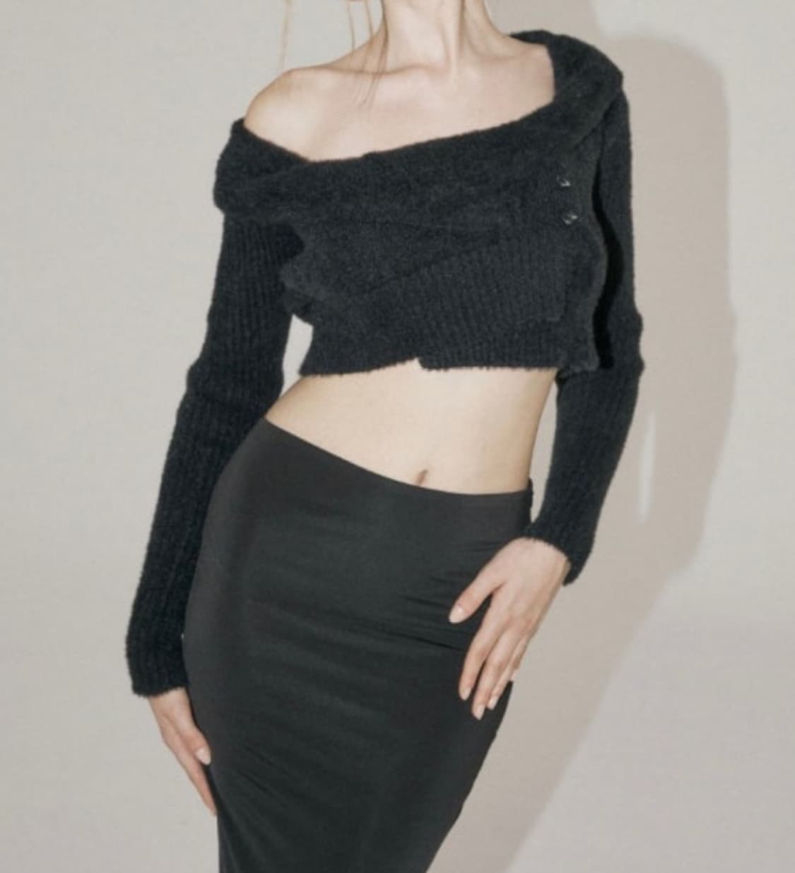 쓰리타임즈 헤어리 랩 가디건 블랙 상품이미지1