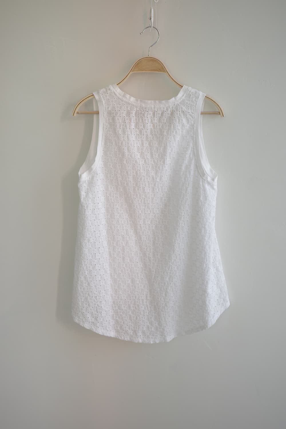 gap 
• 화이트 자수 나시 상품이미지4