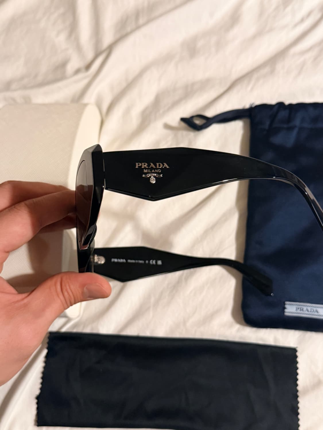 프라다 SPR 17W-F 블랙 선글라스 상품이미지2