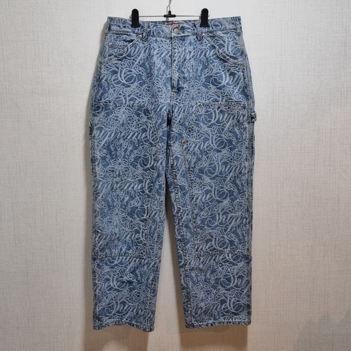 슈프림 올오버 로고 데님 팬츠 상품이미지1