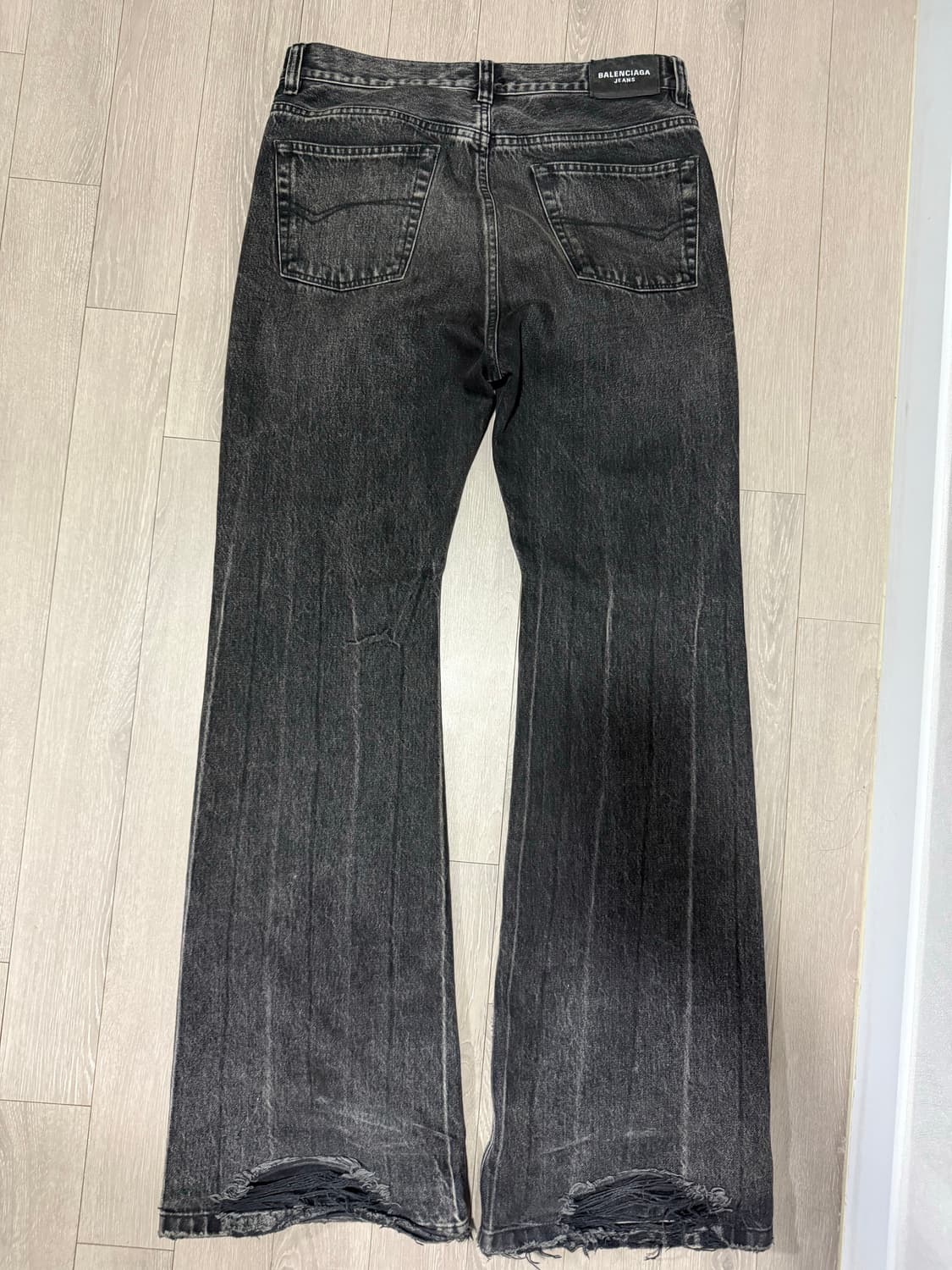 발렌시아가 디스트레스드 플레어 데님 상품이미지2