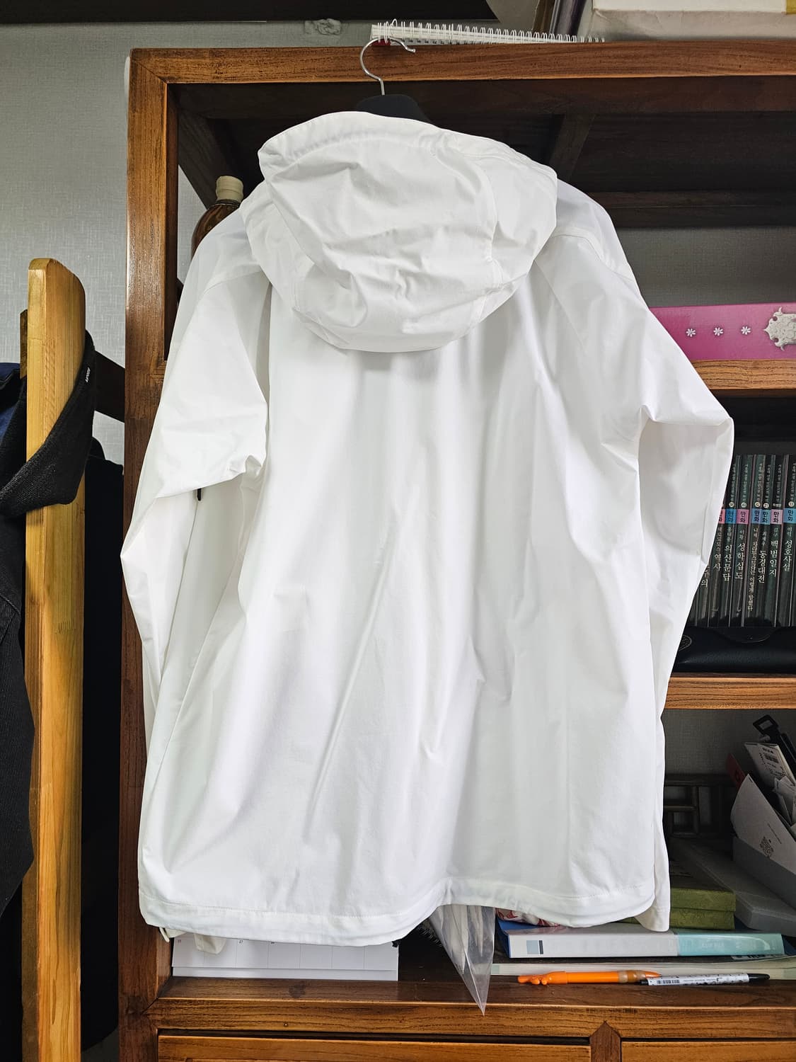 씨피에서 가장 인기 기본 모델 프로텍 CP컴퍼니 화이트 바람막이 팔아요 상품이미지7