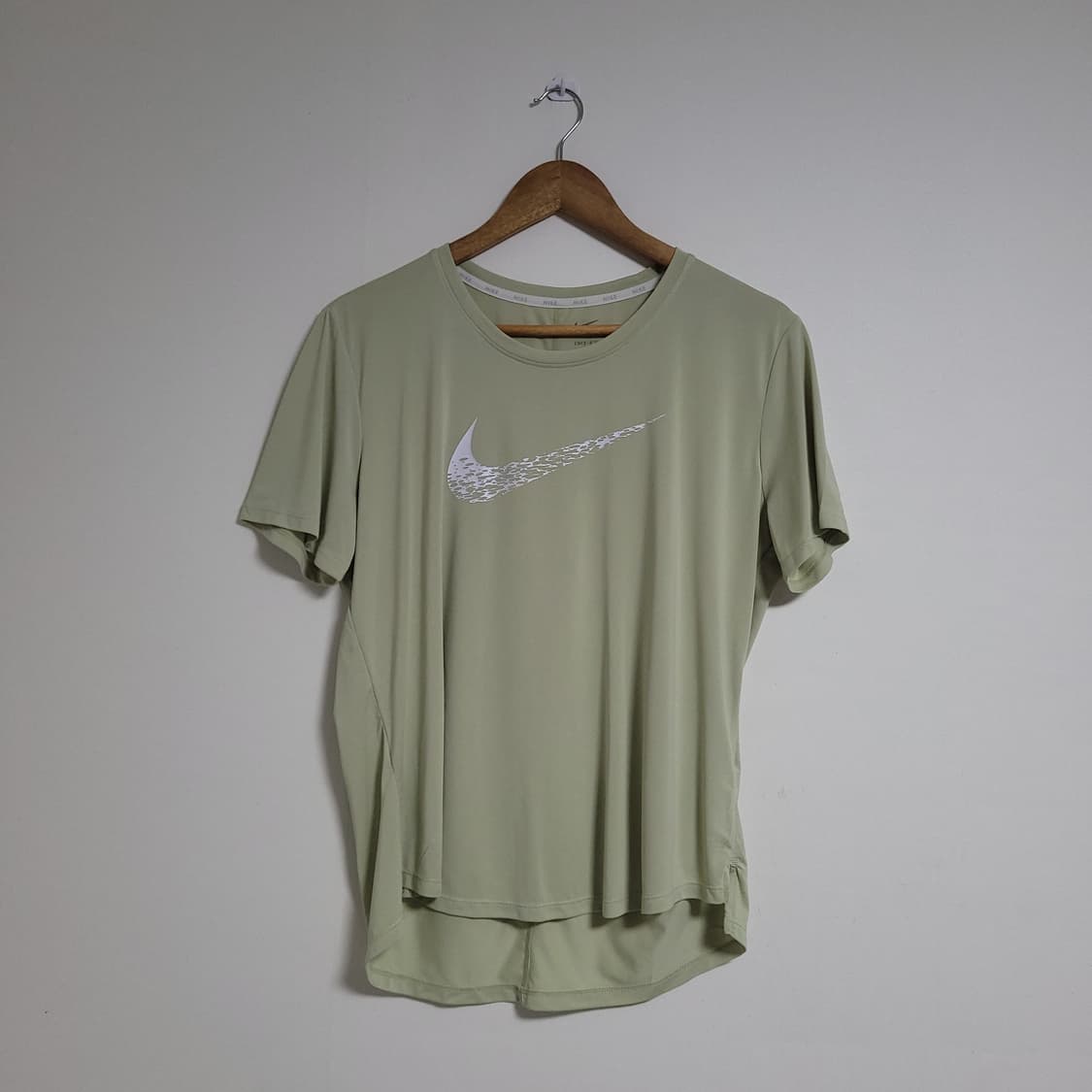 (XL) NIKE 나이키 드라이핏 스우시 런 탑 반팔 티셔츠 상품이미지1