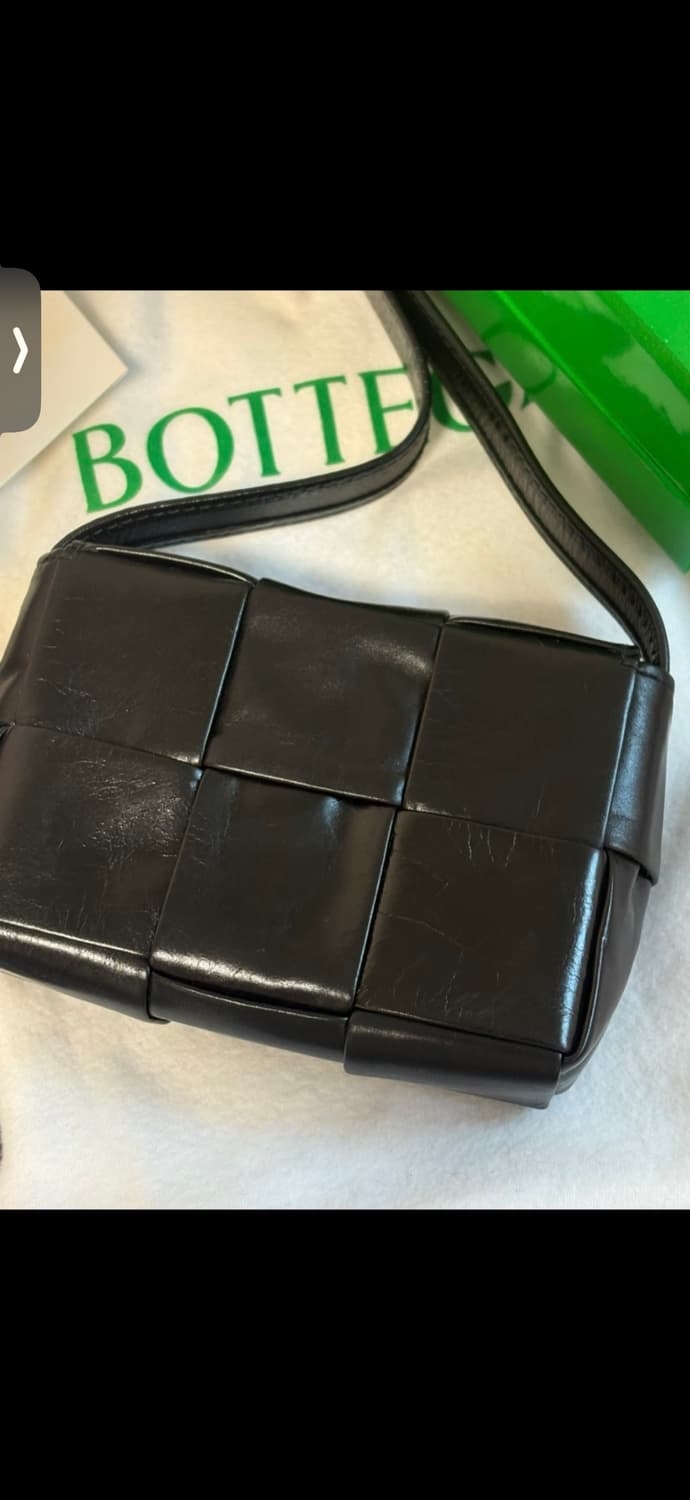 보테가 베네타 미니 레더 카세트백 블랙 상품이미지10