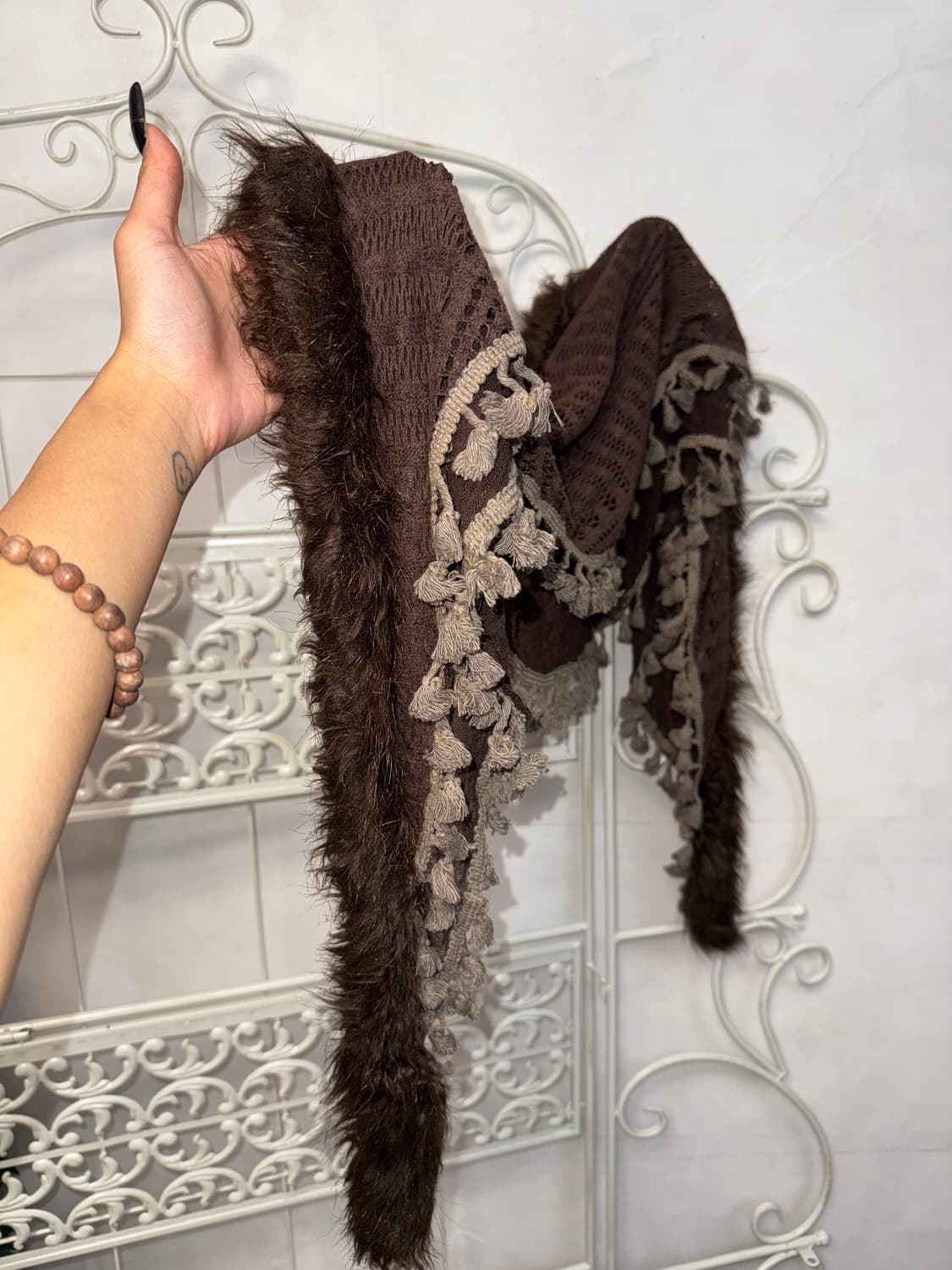 Dark brown fur trimmed tassel knit 머플러 상품이미지3
