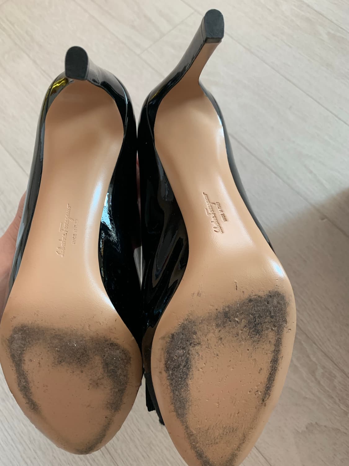 [240-245] 페라가모 까를라 7cm 유광 금장바라  리본구두 상품이미지6