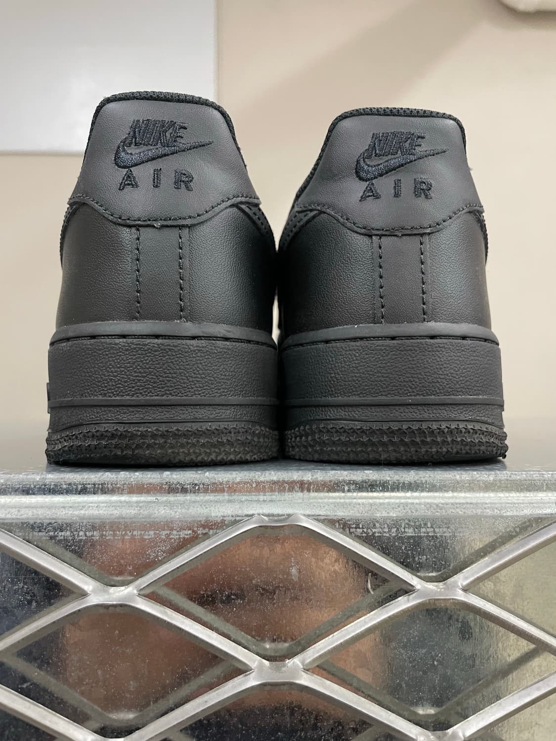 나이키 에어포스 1 트리플 블랙 255 (gr-4099) 상품이미지8