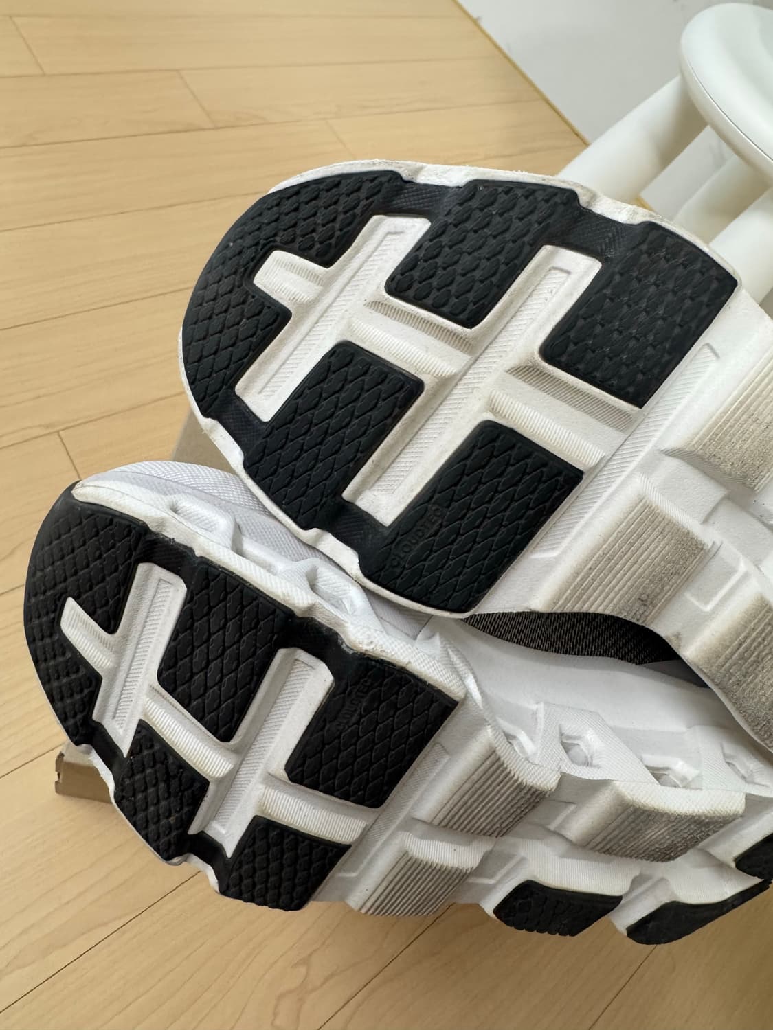 온러닝 클라우드몬스터2 230 상품이미지5