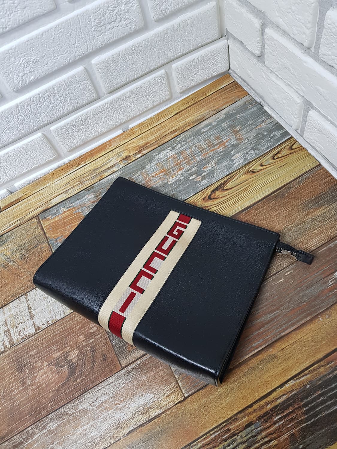 [정품] 구찌 로고밴드 레더클러치 블랙 상품이미지1