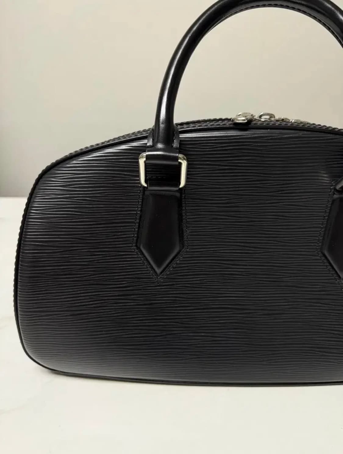 루이비통 에삐 자스민 숄더백 상품이미지4