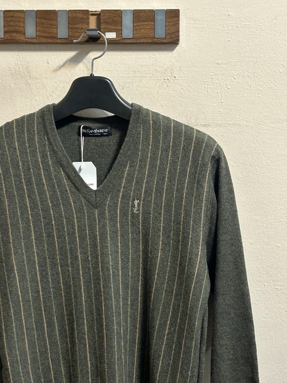 입생로랑 브이넥 스트라이프 울 니트 상품이미지3