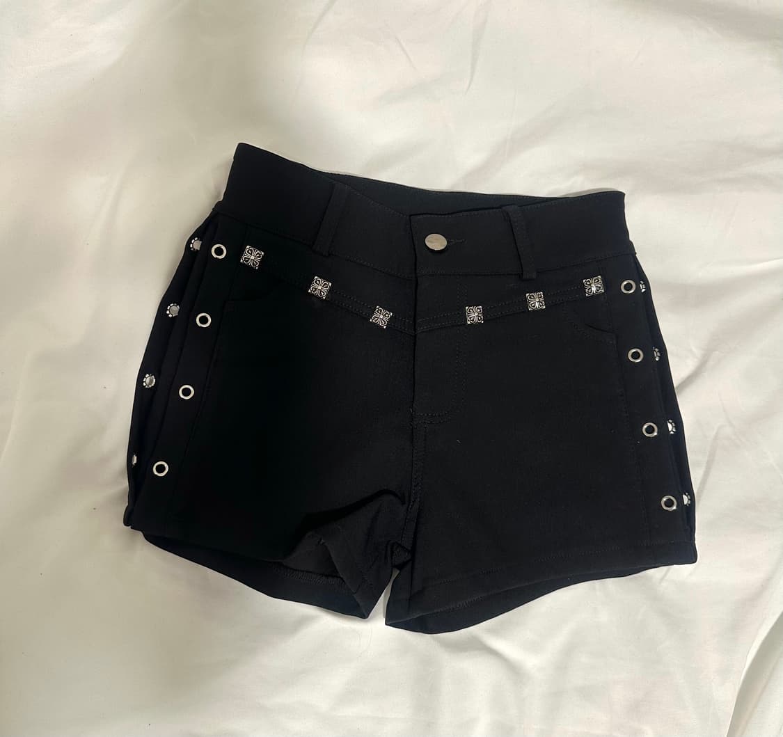 [새상품]스터드 핫팬츠 🖤⛓️ 상품이미지3