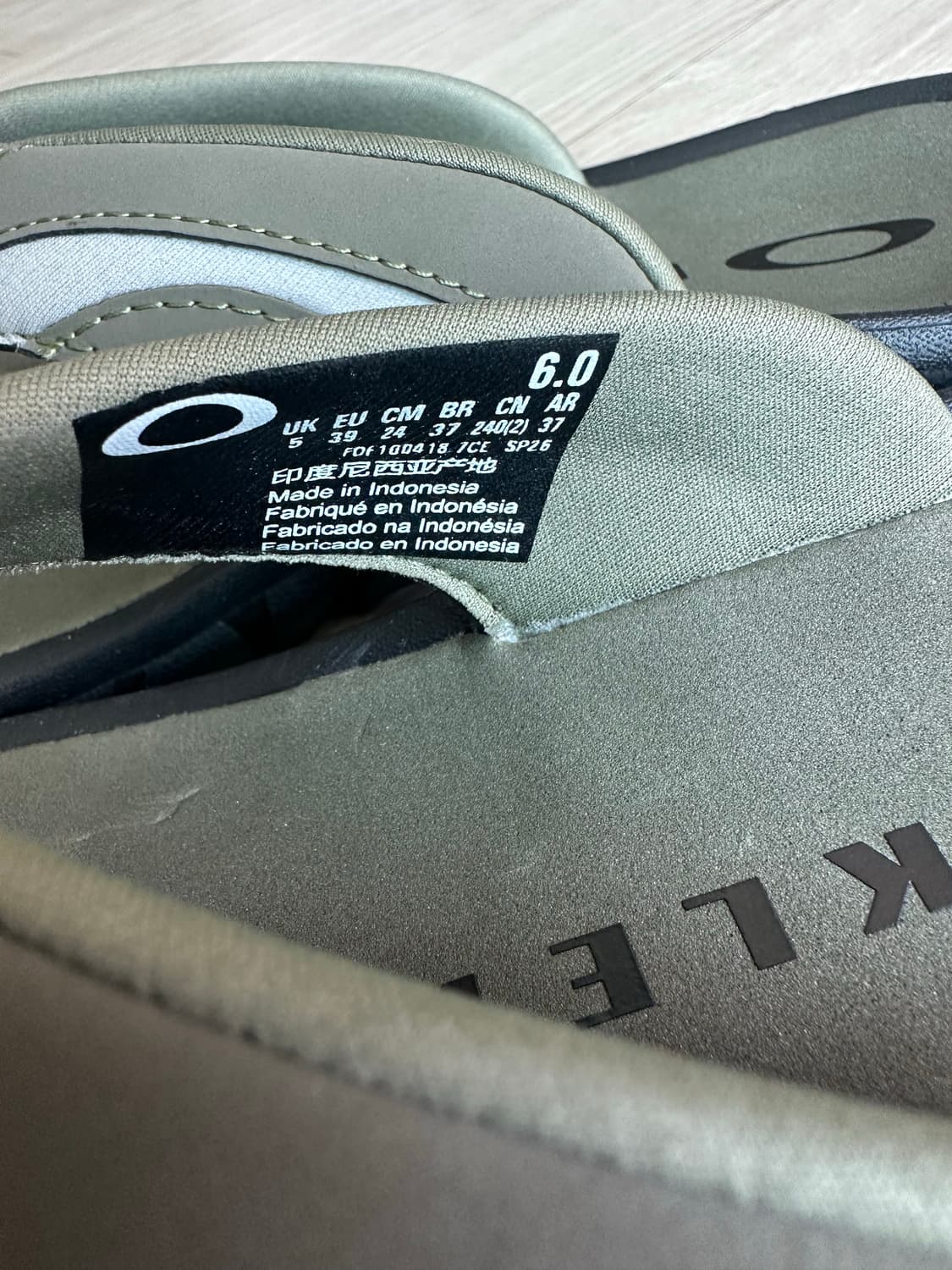 [새상품]오클리 쪼리 240사이즈(카키색) 상품이미지4