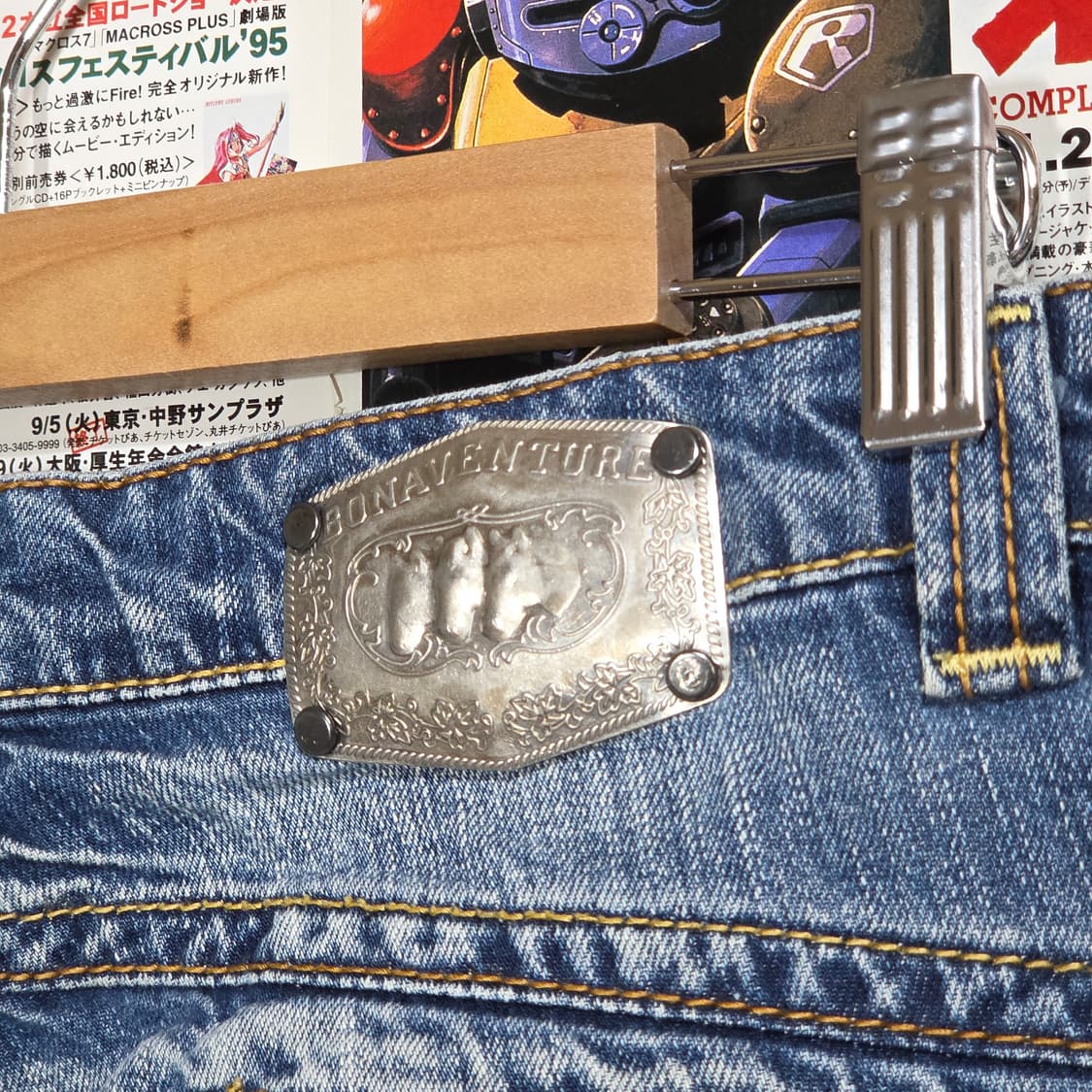 데미지 워싱 지퍼 라인 로우라이즈 부츠컷 팬츠 . 상품이미지6