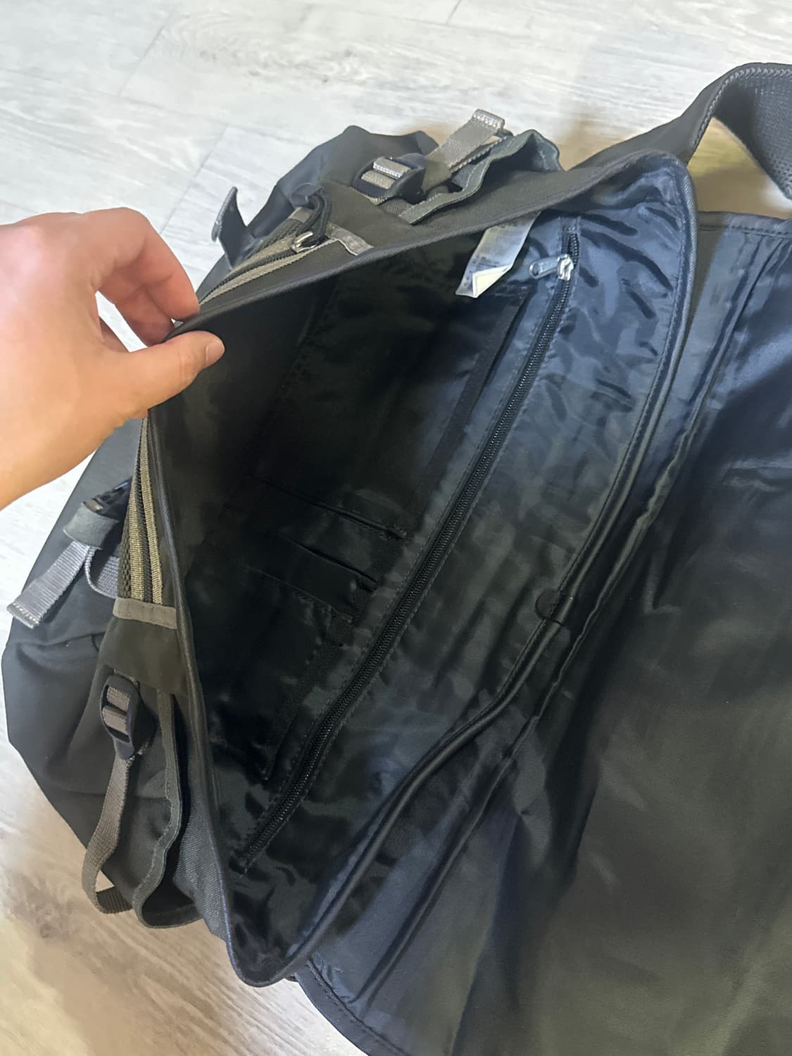 유니클로 코듀라 메신저 백 카키 상품이미지3