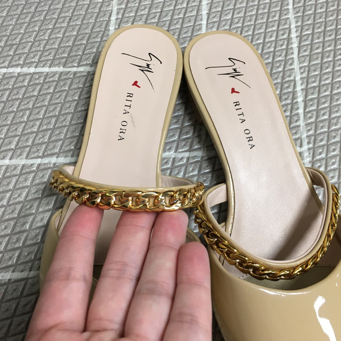 쥬세페쟈노티 리타오라 페이턴트 체인 뮬 38 상품이미지2