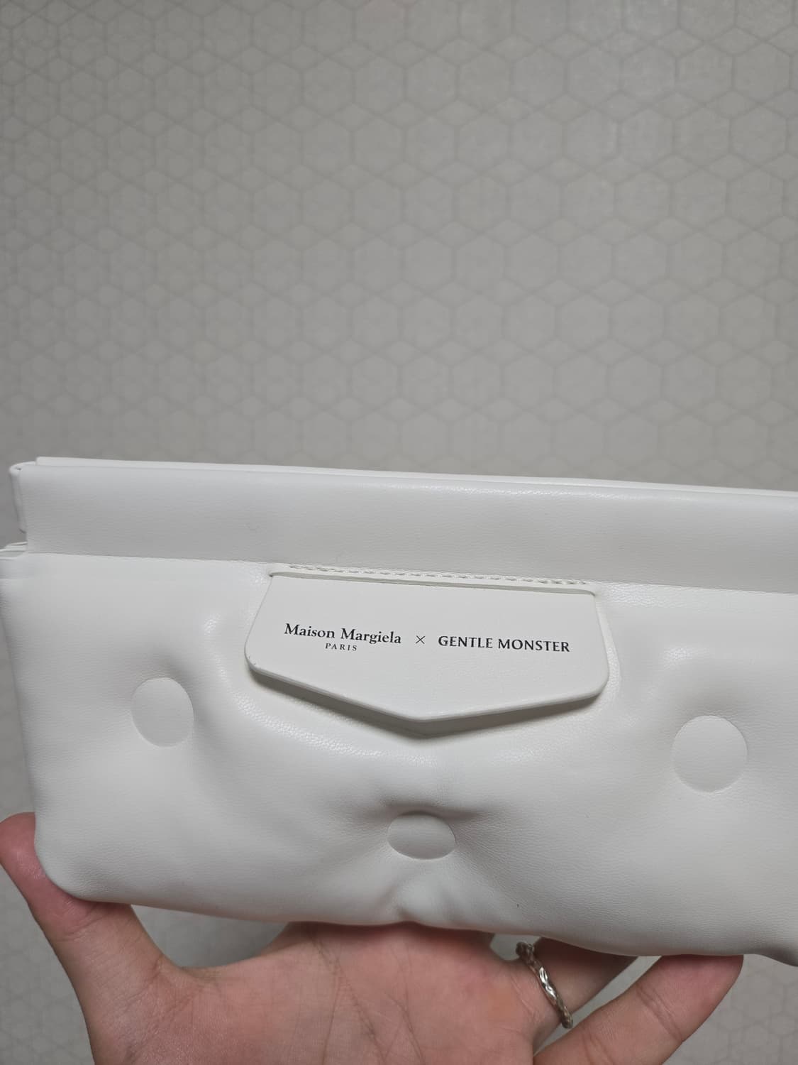 젠틀몬스터 X 메종마르지엘라 케이스 상품이미지1