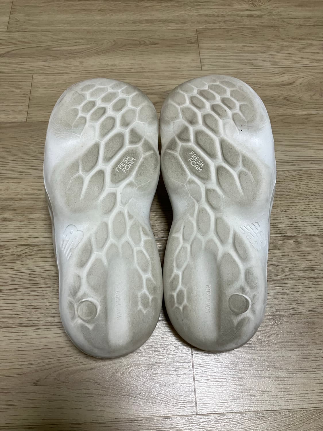 [250] 뉴발란스 Hupo 슬라이드 슬리퍼 상품이미지2