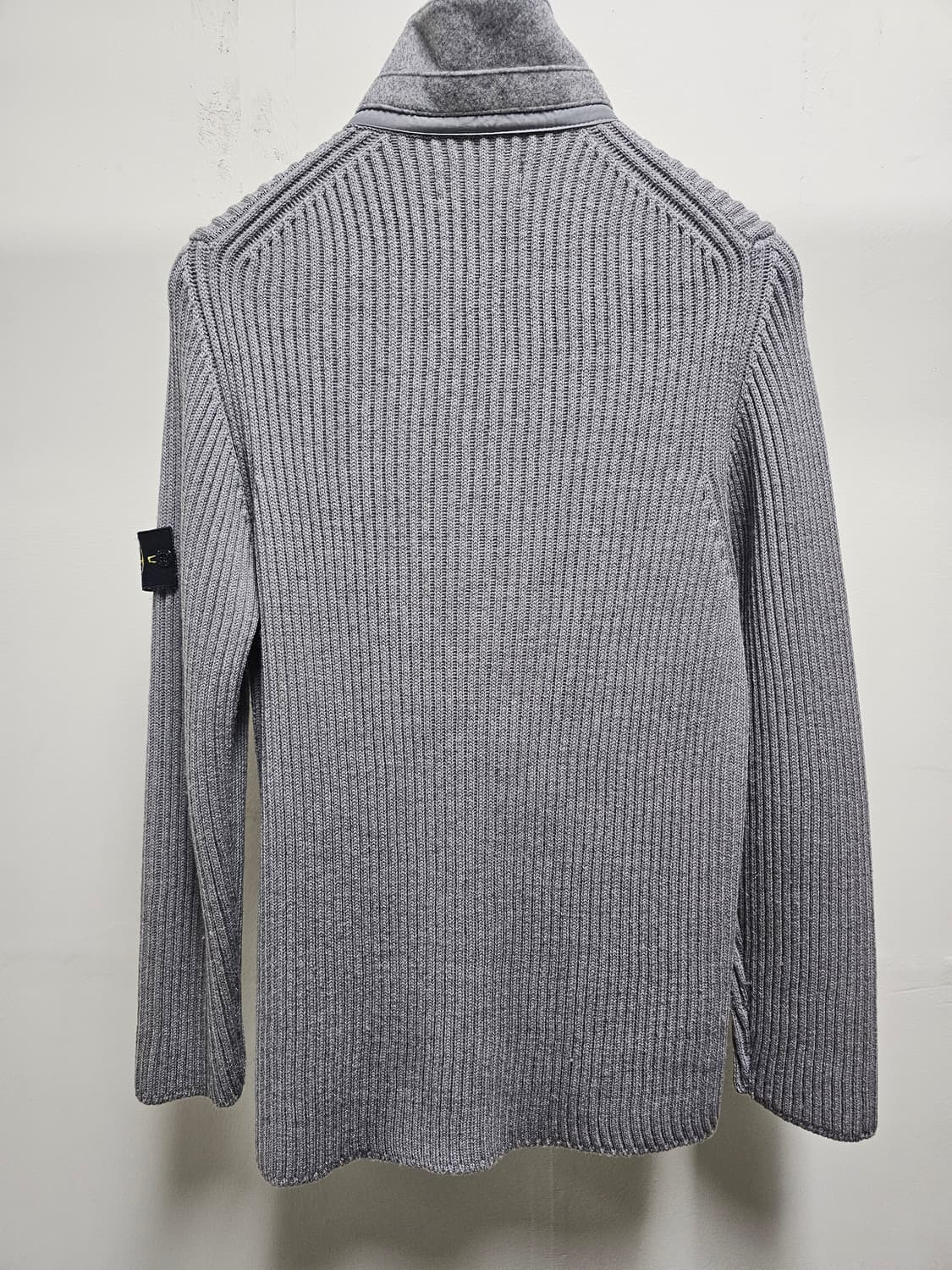 스톤아일랜드 골지 버튼 넥집업 니트 상품이미지2