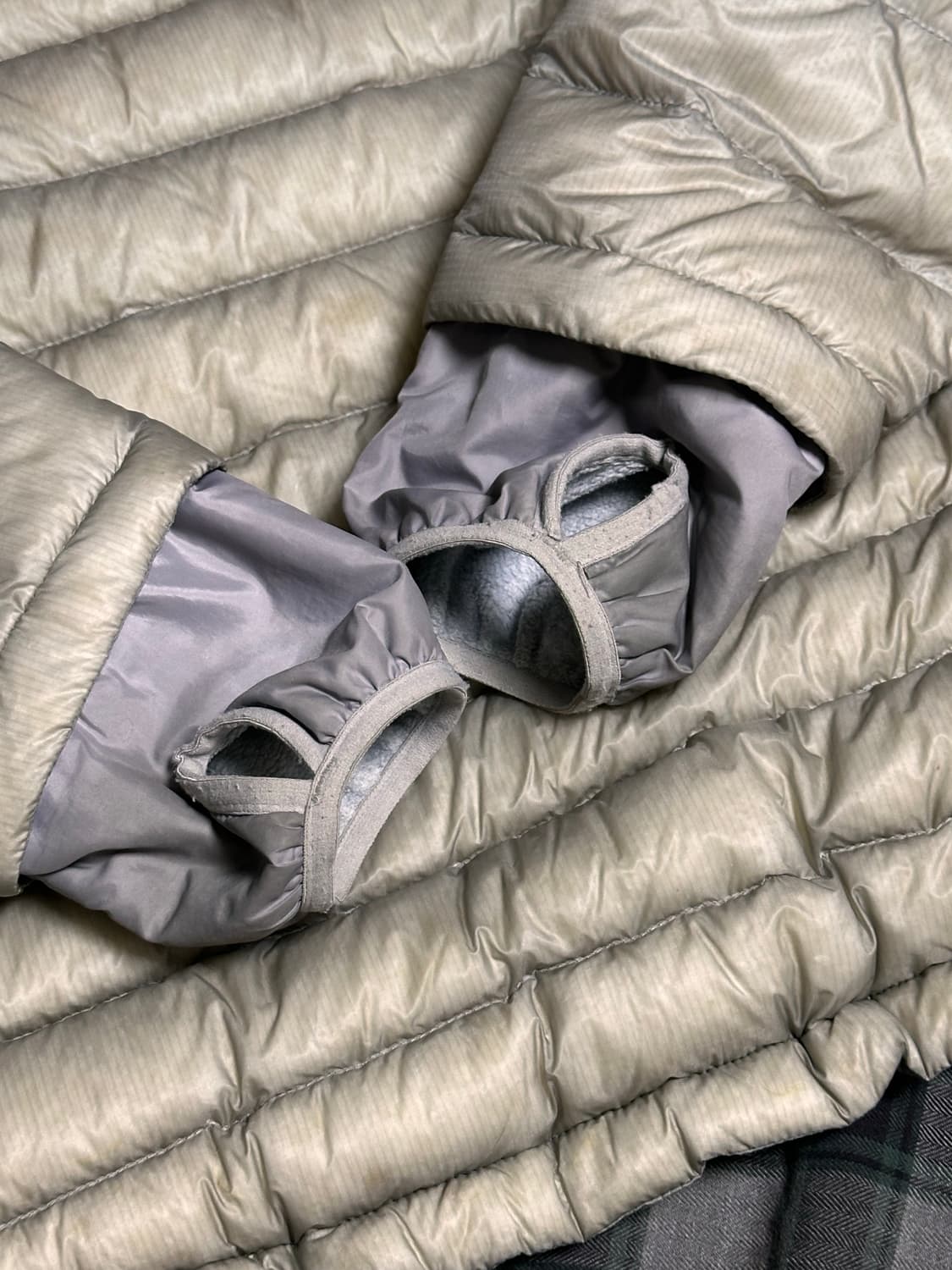 산산기어 서픽스 푸퍼 자켓 그레이 24FW 상품이미지5